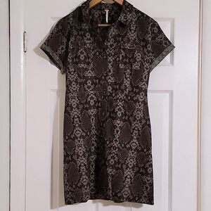 Free People Linen blend mini shirt dress snake print‎ short sleeve size S Petite